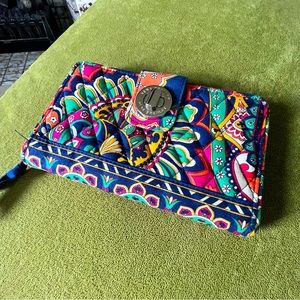VERA BRADLEY Venetian Paisley Turnlock Wallet